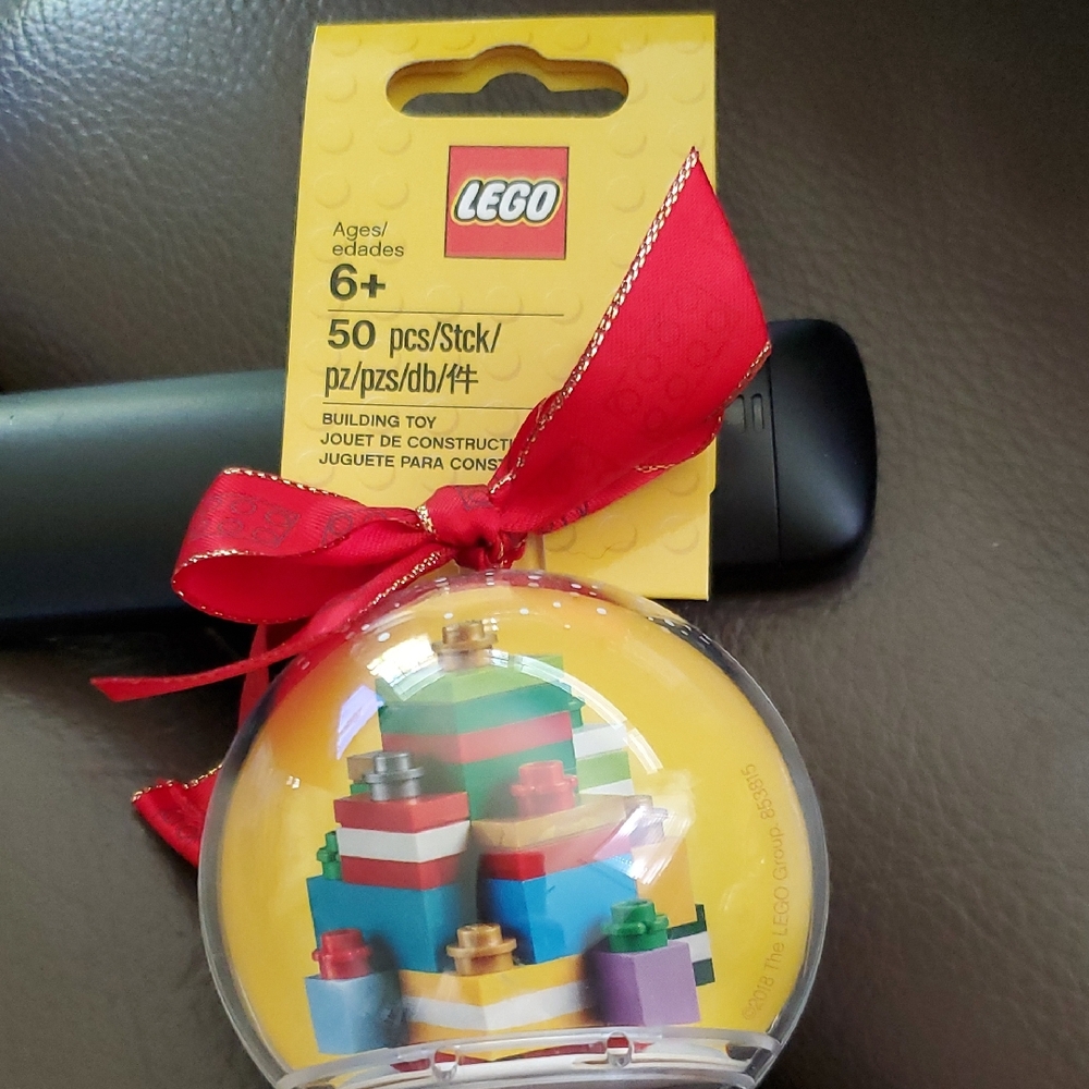 NWT LEGO 853815 Presents Bauble Ornament